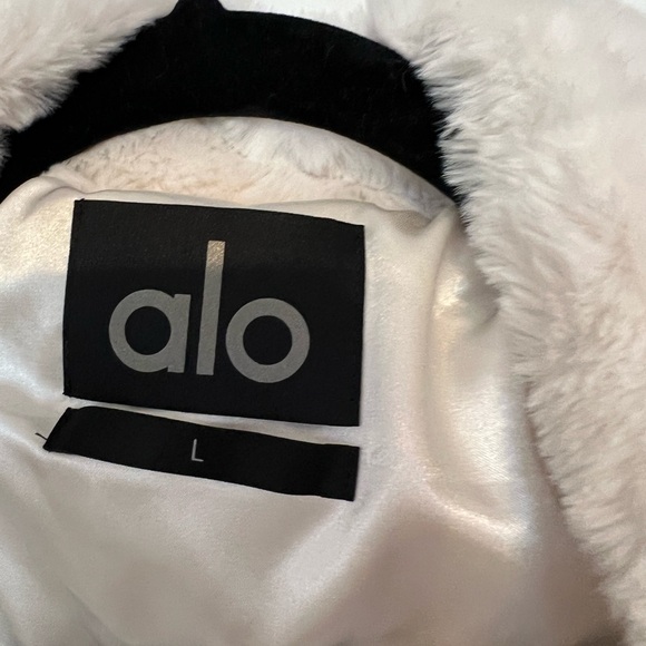 ALO Yoga White Faux Fur Jacket - Picture 3 of 4